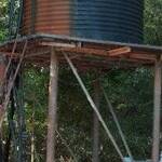 Immagine: 10_Francesco Erioldi_La doccia... con vasca da bagno in una delle comunità aborigene