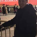 Immagine: 11_Matteo Giovannini_Matteo Giovannini in bicicletta in Piazza Tiananmen - Pechino