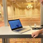 Immagine: 11_Steven Tait_riunioni da remoto in Albergo