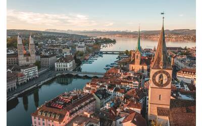 Immagine: 1_Unsplash_Zurigo-veduta-aerea-degli-edifici-della-citta-durante-il-giorno