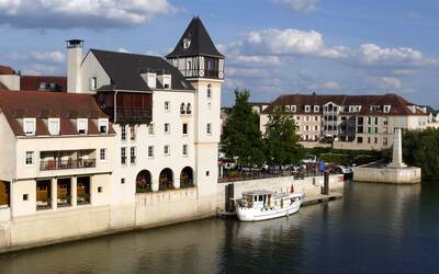 Immagine: 1_Wikimedia Commons_Entrance of the marina of Cergy, Oise river (France)