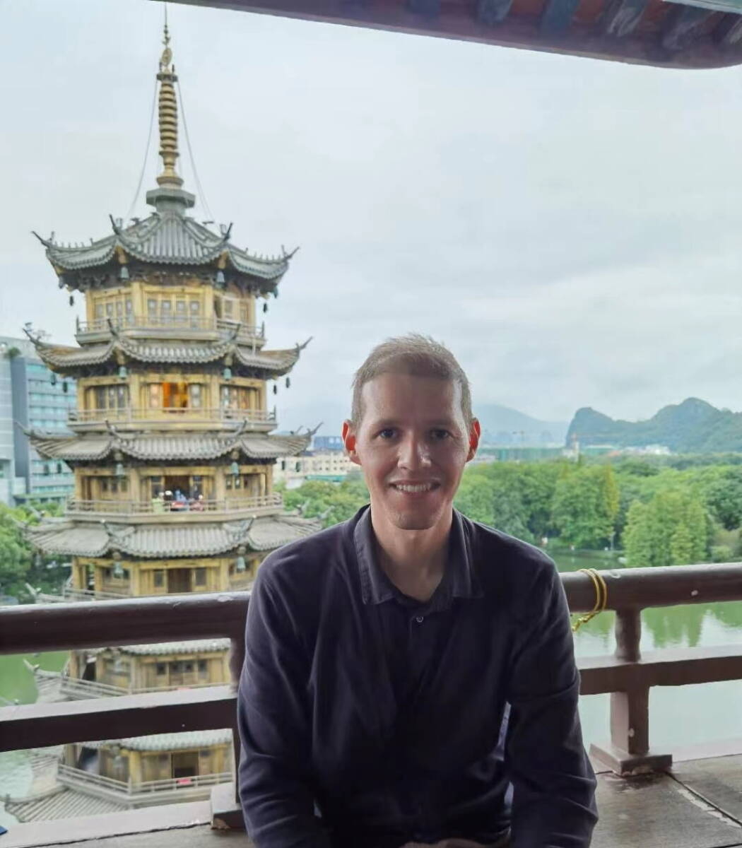 Immagine: 7_Matteo Giovannini a Guilin city