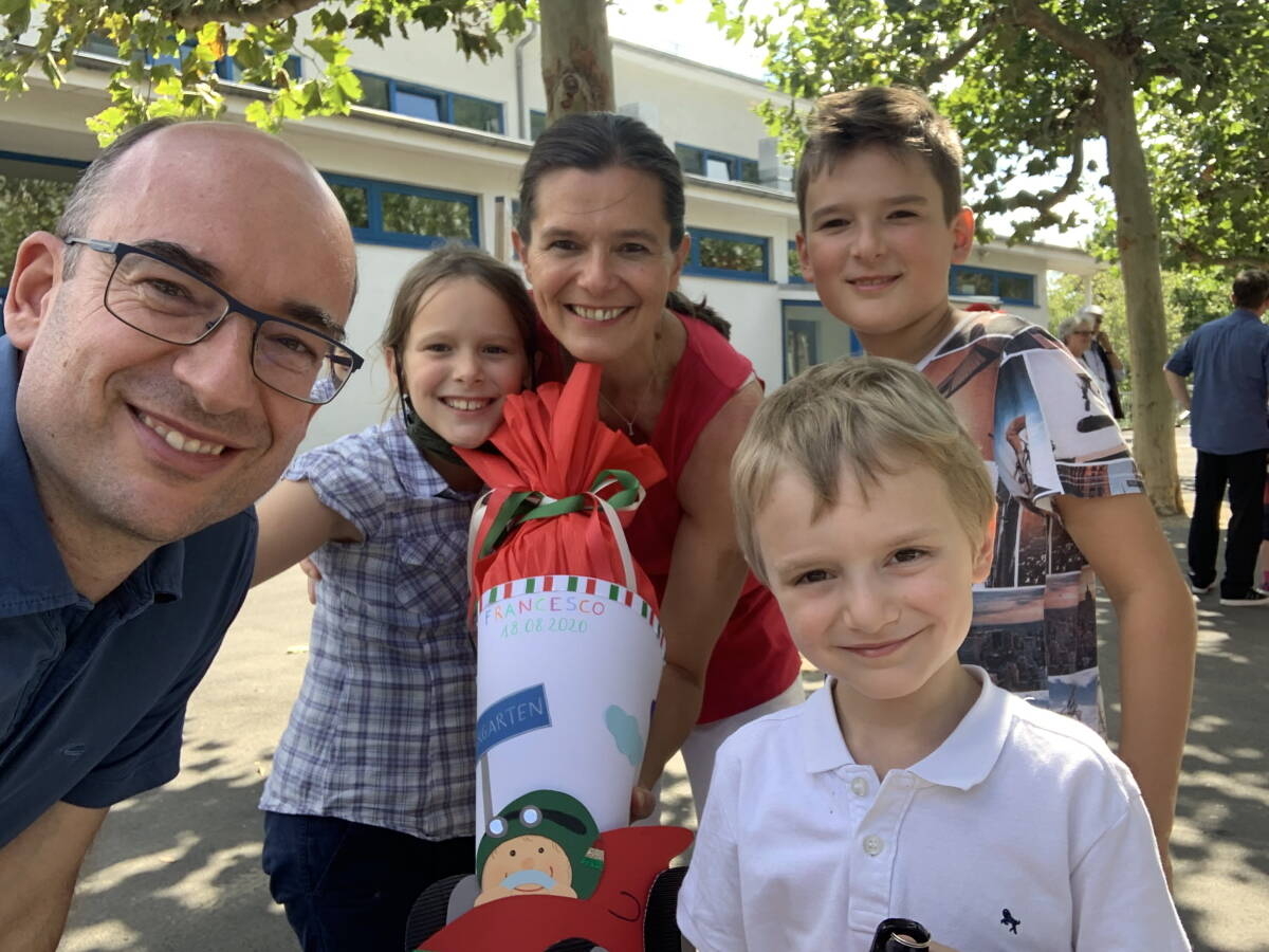 Immagine: primo giorno di scuola con la tipica Schultüte